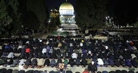 Puluhan Ribu Jemaah Hadiri Shalat Tarawih Di Masjid Al Aqsha