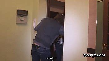 Un Tipo En Bancarrota Permite A Un Amigo Luchador Arar A Su Novia Por Dinero XVIDEOS