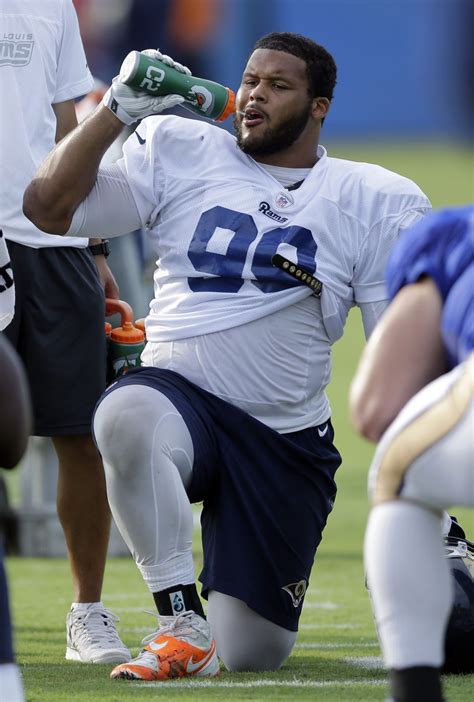 Rams Lineman Aaron Donald Set For 2nd Nfl Season Football