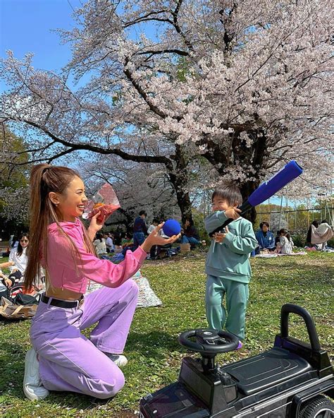 角田麻央さんのインスタグラム写真 角田麻央instagram「告知🌸⚾️💟 415🗓フリマリベンジします🤍 室内なので、次は雨でも