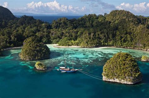 Top 10 Wild Nature Destinations For Traveling In Indonesia