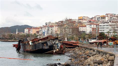 Zonguldak Ta Batan Geminin Kay P Personeli G Nd R Aran Yor