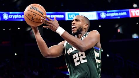 Khris Middleton practices fully, Bucks gear up for playoffs | NBA.com