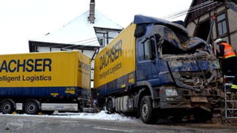 Identit T Des Lkw Fahrers Nach Unfall Auf Der B Bei Sondershausen Gekl Rt