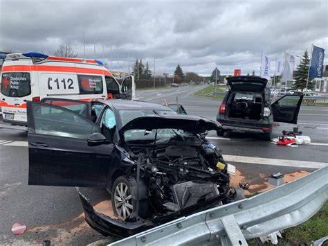 Th Ringen Schwerer Unfall Mit F Nf Verletzten Unter Ihnen Zwei