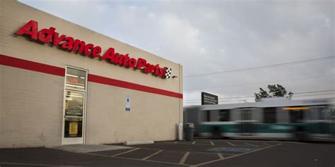 Advance Auto Parts Stock Is Dropping After Strong Earnings - Barron's