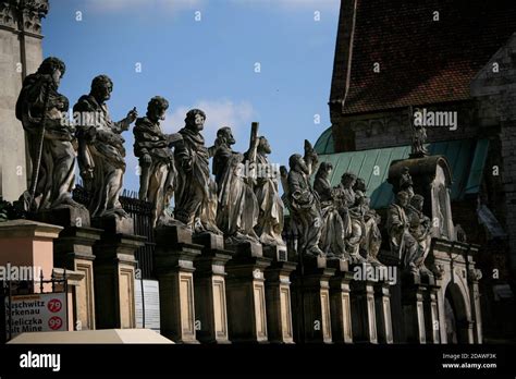 Statuen der 12 apostel Fotos und Bildmaterial in hoher Auflösung Alamy