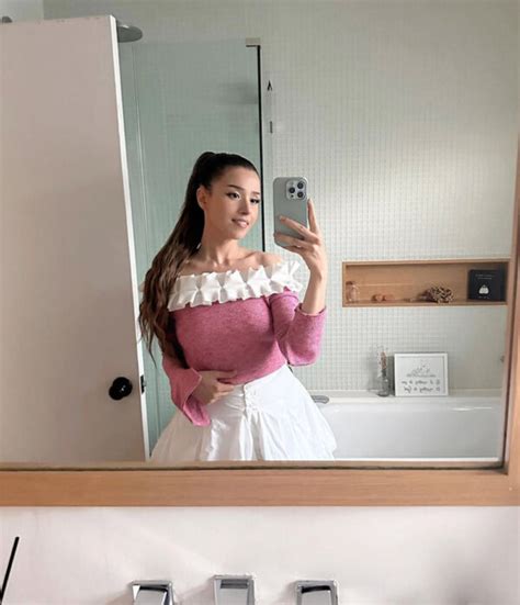 FAMOUS AND SEXY POKIMANE HOT PICTURES VIDEOS TWITCH STREAMER Billu