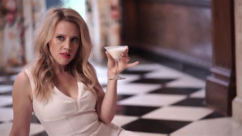 Watch Kate Mckinnon Weighs In On The Best Snl Kisser Gq