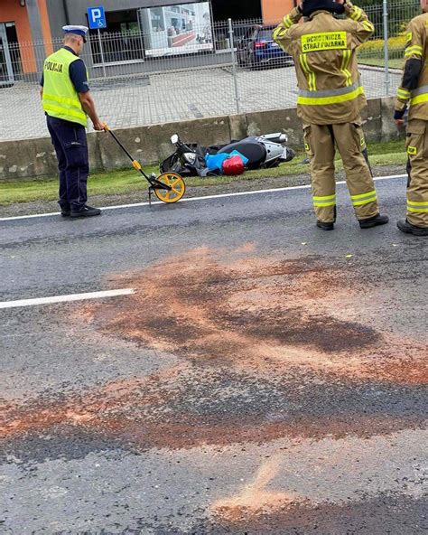 Zderzenie samochodu osobowego z motocyklem w Nawojowej Górze ZDJĘCIA