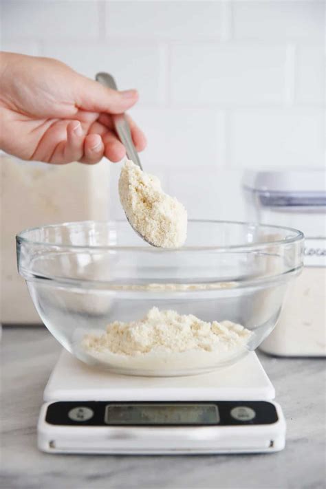 How to Use a Scale for Baking - Lexi's Clean Kitchen