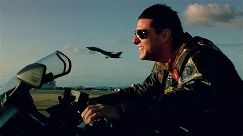 TOP GUN: MAVERICK Set Photos Features Tom Cruise Back on His Motorcycle ...