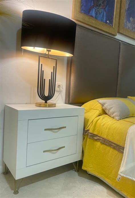 Mesita De Noche Detalles Dorados Muebles Sarria