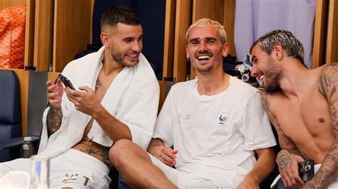 Le Vestiaire Des Bleus Au Parc Des Princes