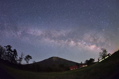 昇る夏の天の川と大山 By Hm777 （id：6661421） 写真共有サイトphotohito