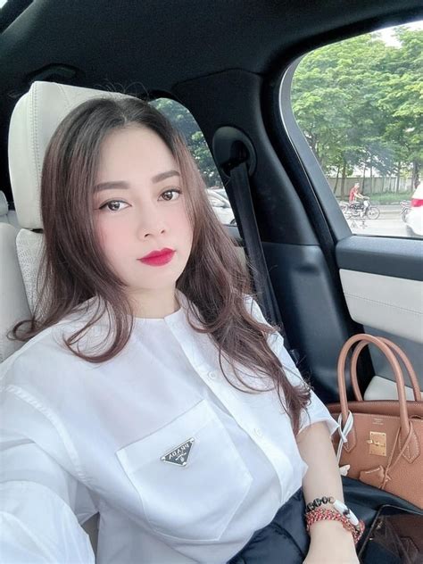 Hằng Túi khoe bạn trai tặng rương vàng ngày tết dân tình bật ngửa nghe số cây Hot KOLs