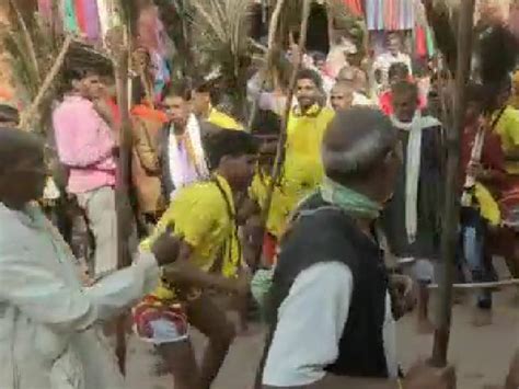 The Unique Dance Is Tying With The Beat Of The Dholak And The Beat Of The Lath ढोलक की थाप और