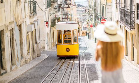 Lisbon tram - GO LIVE IT