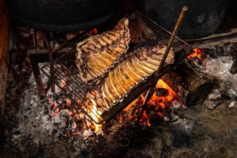 Costillas De Cerdo Asadas Patagonia Argentina Foto Premium