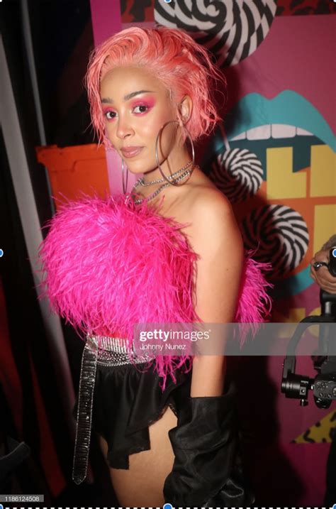 Doja Cat Turned A Sex Museum Into An Album Release Party Sobs