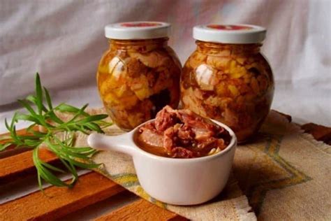 Сколько держать в духовке тушенку