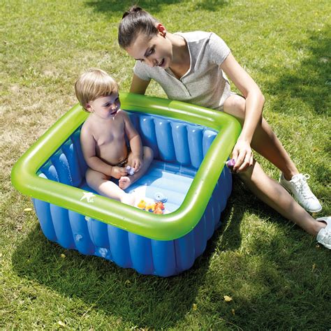 Baignoire bébé gonflable pour espace douche 60x60cm de Jane sur allobébé