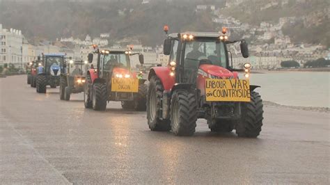 Farmers protest: Starmer vows to defend budget 'all day long' as farmers slam 'disrespectful' PM ...