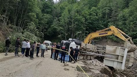 Sinop ta feci kaza Taş yüklü kamyon devrildi 1 kişi hayatını kaybetti