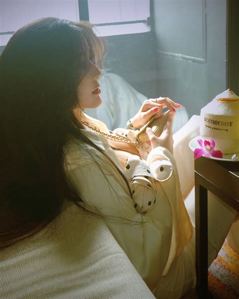 Đệ nhất hot girl Sài thành diện áo mỏng tang để lộ vòng một Báo Tri