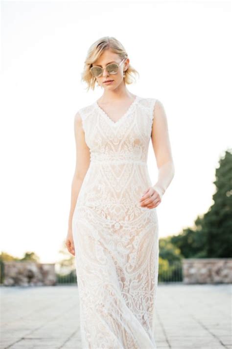 Brautkleid Nude Schmales Spitzenkleid Mit Atemberaubender T Llr Cken