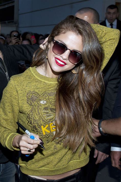 Những vụ đụng hàng của hot girl Việt với sao trong nước thế giới