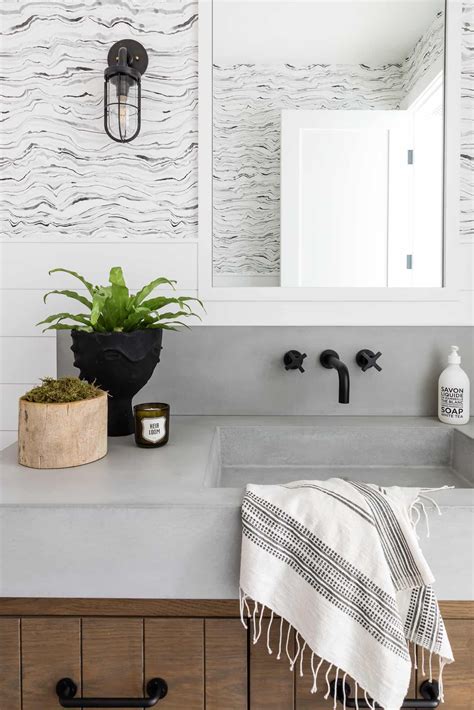 32 Coastal Bathroom Ideas Anyone Can Pull Off