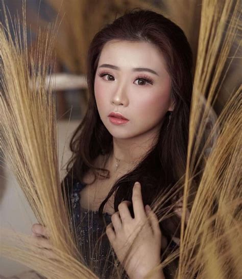 8 Hot Sexy Aiko Yunichi Bikini Pics