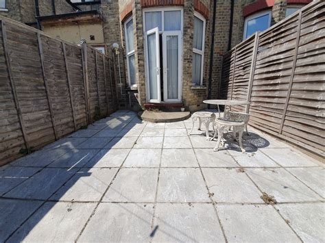 Studio to rent in Church Lane, Hornsey N8 - Zoopla