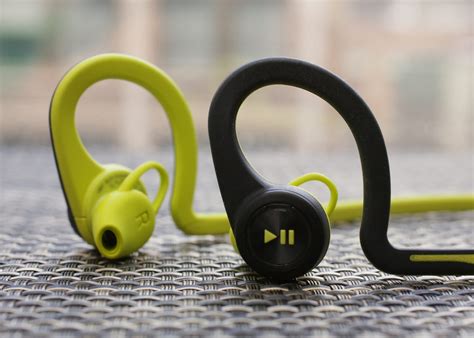 Plantronics BackBeat Fit (pictures) - CNET