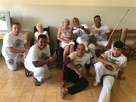 PROJETO DE CAPOEIRA Ensina O Esporte Para Mais De 200 Jovens E Adultos