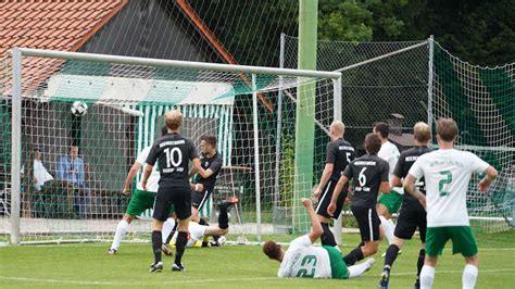 Fu Ball Bezirksliga Beim Gastspiel In Waldperlach Sg Rrg Erk Mpft