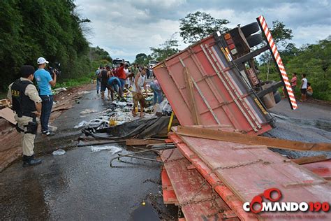 Carreta Carregada De Refrigerantes E Cervejas Tomba Na BR 364 Comando 190