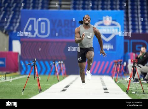 Missouri Defensive Lineman Darius Robinson Runs The 40 Yard Dash At The