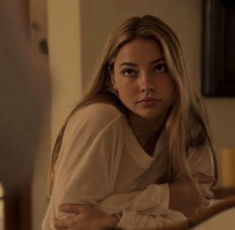 Outer Banks Sarah Hot Sarah Outer Banks Scenes Youtube It S Bad Enough A Character We Ve