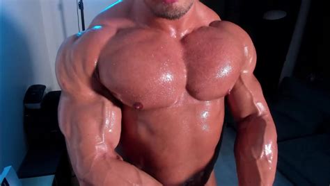 Ultra Powerful Muscle Nude Bodybuilder ThisVid