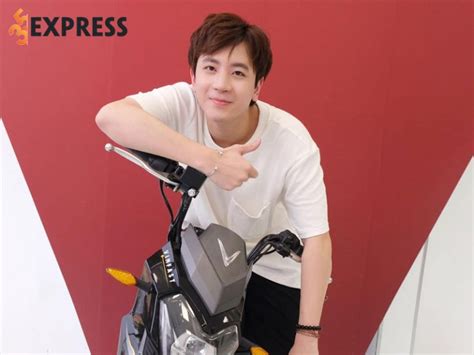 Phí Ngọc Hưng là ai Sự nghiệp của hot boy trường Sân khấu 35Express