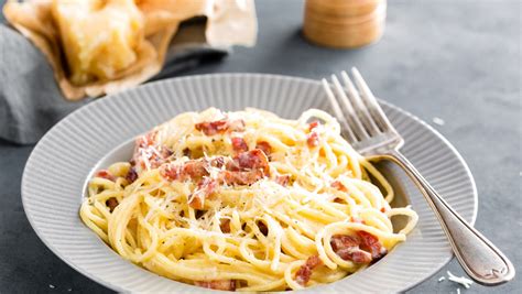 Spaghetti Alla Carbonara Przepis Onet Gotowanie