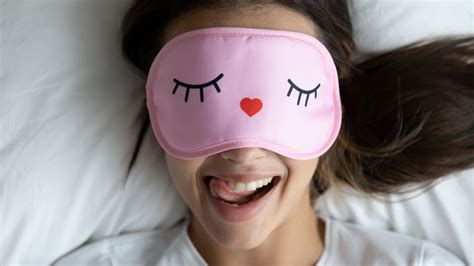 Heres Why You Should Be Wearing A Sleep Mask To Bed