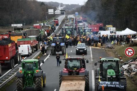 Blocage De Paris Par Les Agriculteurs La A Concern E Monaulnay