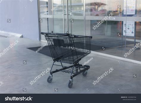 Empty Shopping Cart Supermarket Store Interior Stock Photo 1425950744 ...