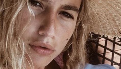 Cristina Marino incinta a Dubai è suo il primo bikini dellanno