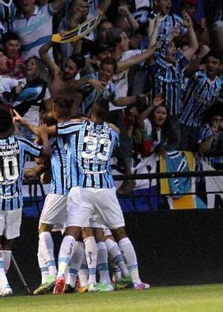 Grêmio bate Criciúma e abre folga em terceiro lugar no Brasileirão