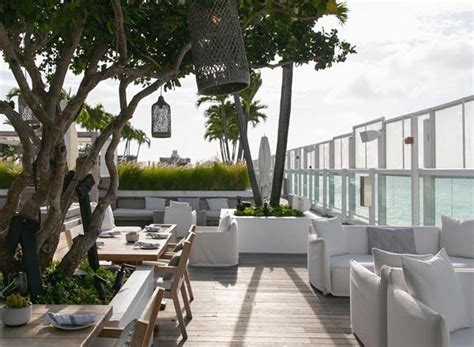 25 Best Rooftop Bars in Miami [2024 UPDATE]