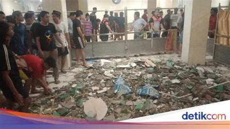 Potret Kubah Masjid Makassar Roboh Hingga 12 Jemaah Tarawih Terluka